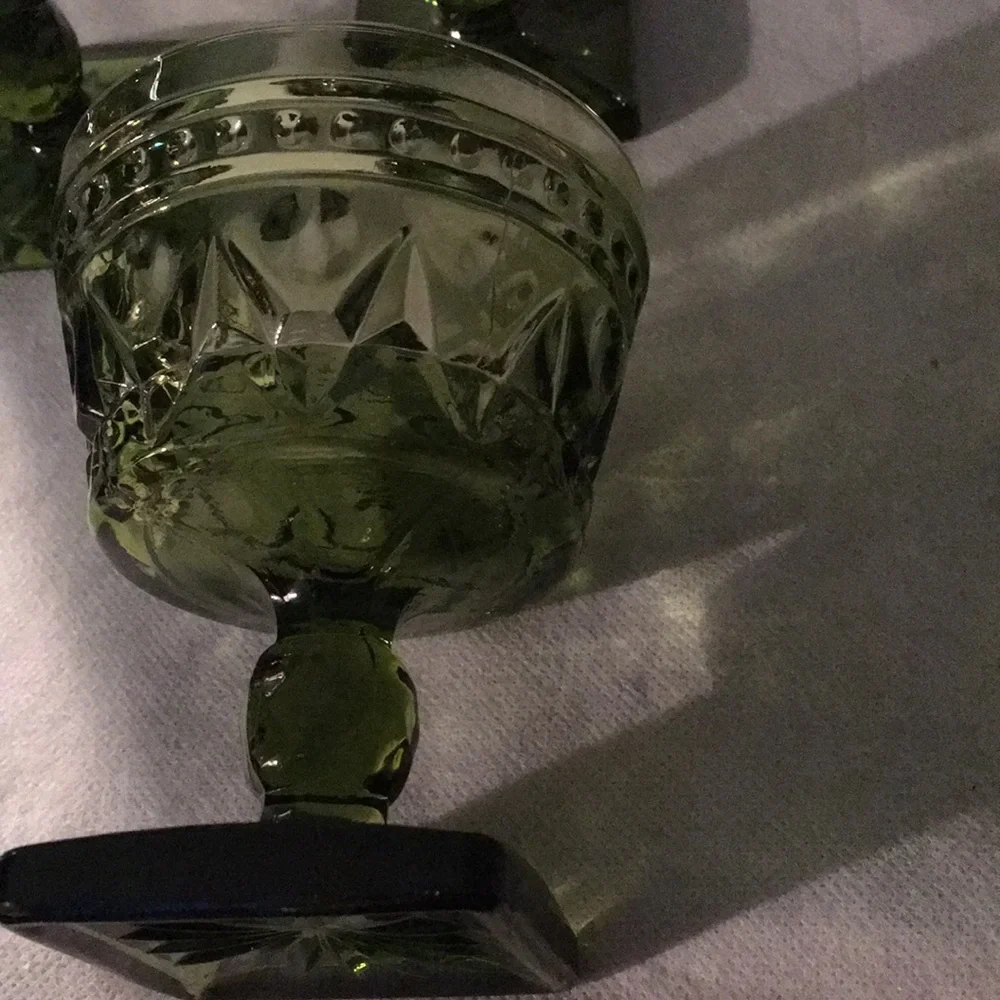 Vintage set of 2 avocado green Indiana glass thumbprint beverage/wine glasses - Picture 3 of 3